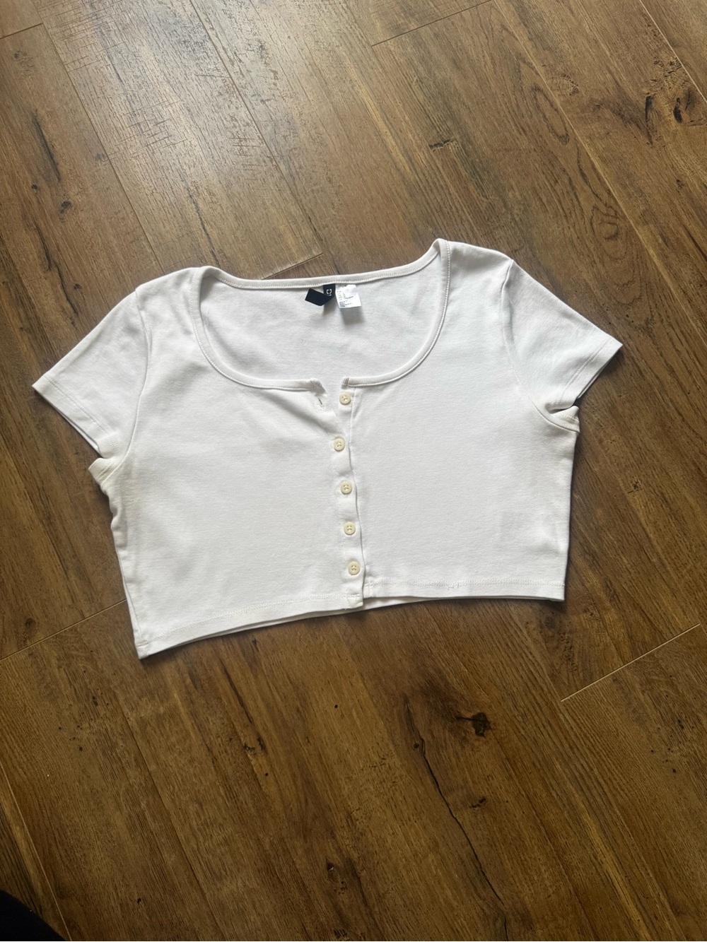 H&M White Short-Sleeve Cropped Button-Up Top